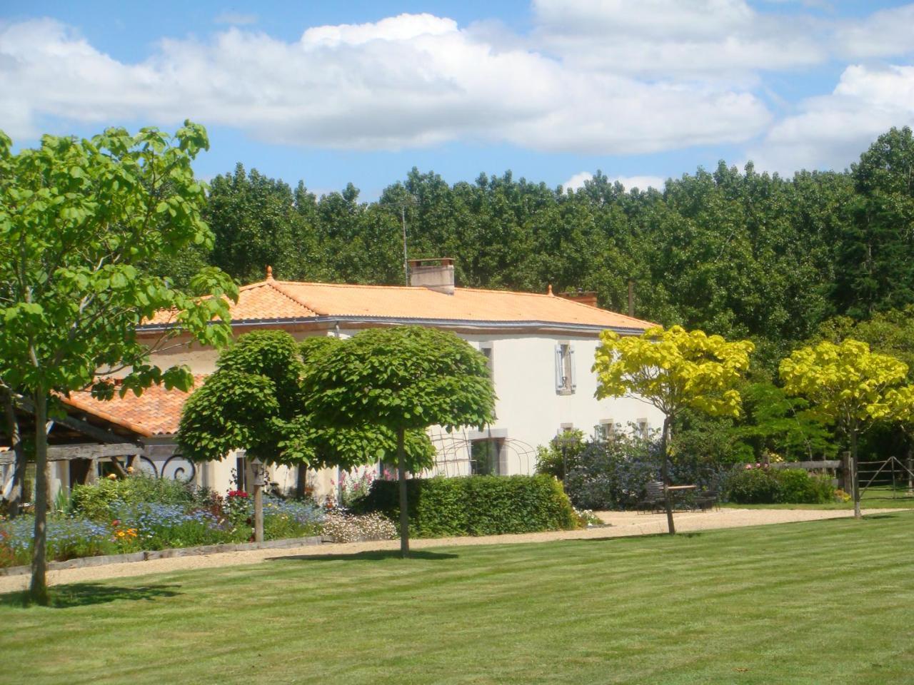 Chambres D'Hotes Au Gite De La Pommeraie Landeronde Exteriör bild